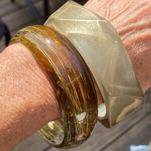 Pair VTG chunky lucite,plastic bangle bracelets,transparent sparkle